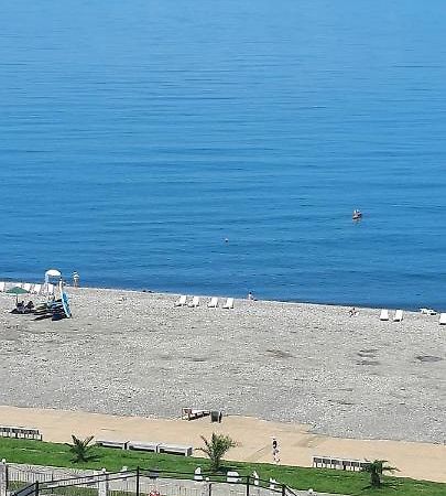 Apartment Desi With Sea View On The Beach In Батуми Экстерьер фото