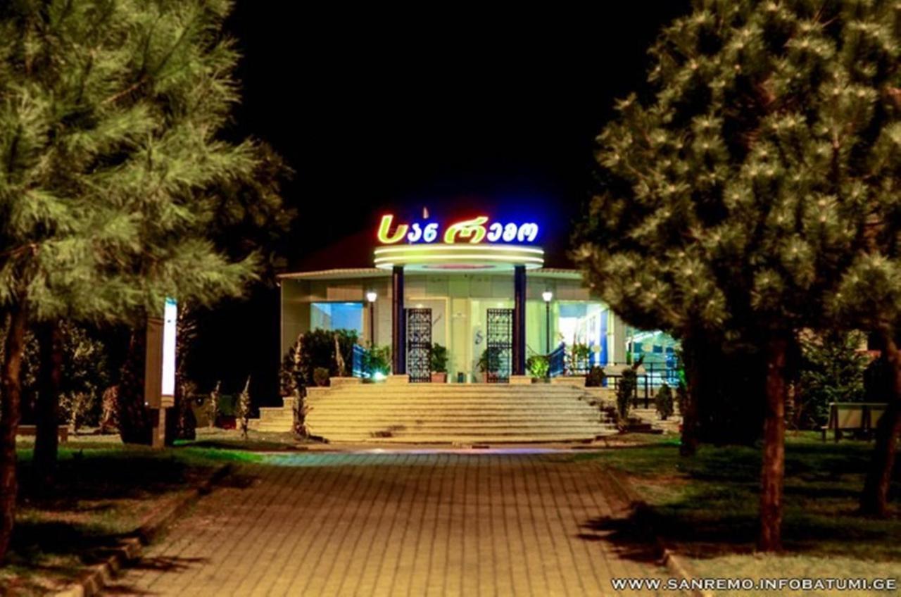 Apartment Desi With Sea View On The Beach In Батуми Экстерьер фото