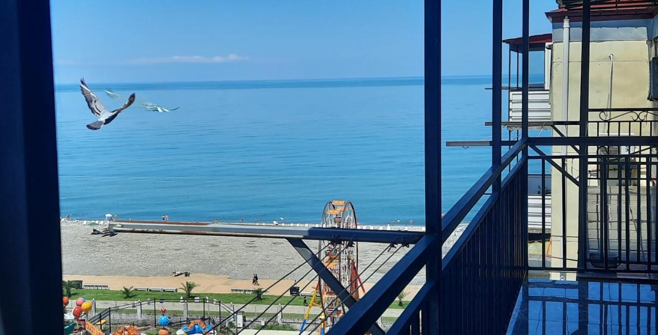 Apartment Desi With Sea View On The Beach In Батуми Экстерьер фото